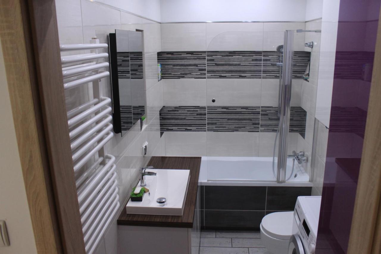 Sunny Sleeps 4 By The Beach With Garden Patio - Gdansk Przymorze Appartement Buitenkant foto
