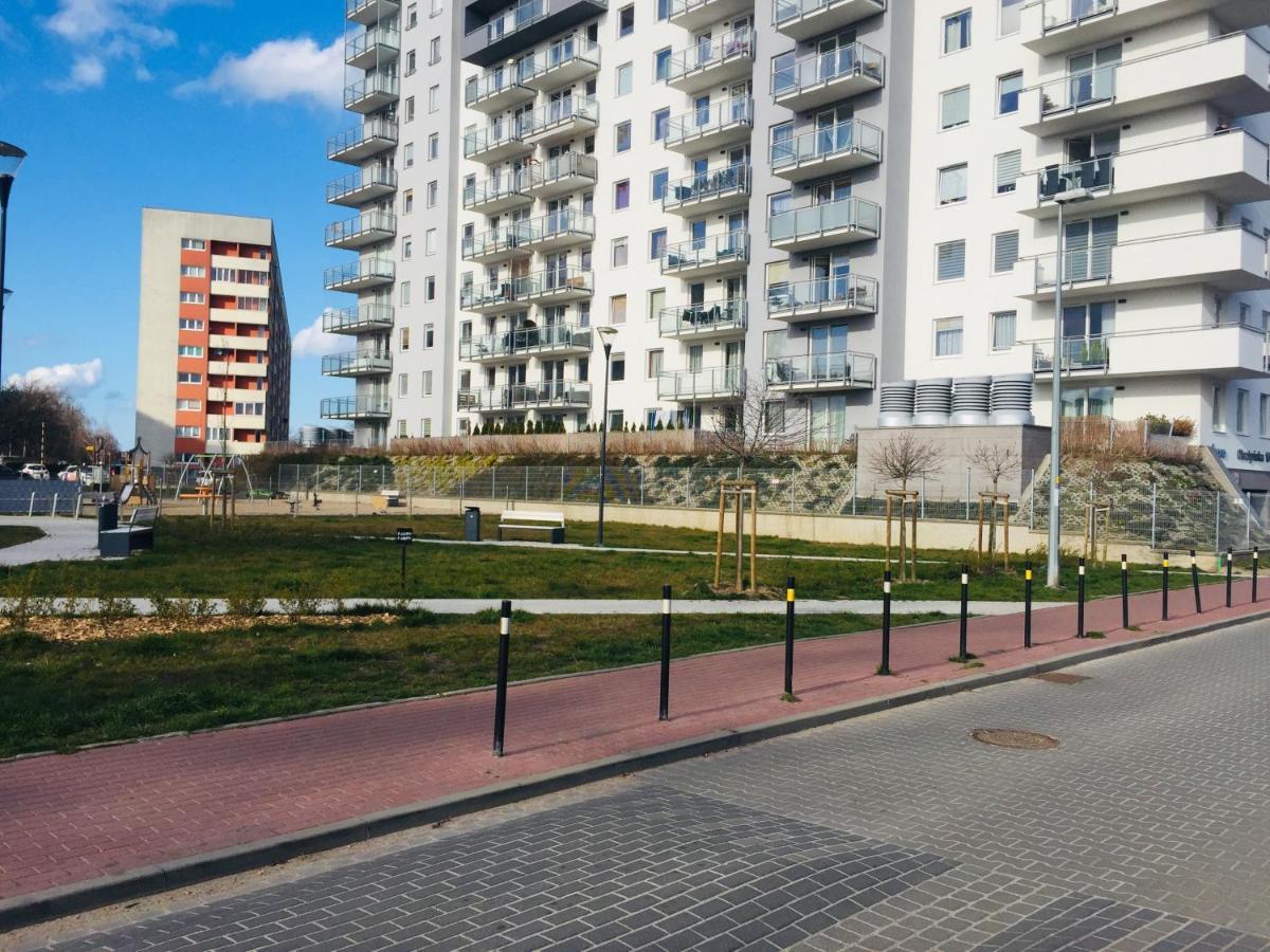 Sunny Sleeps 4 By The Beach With Garden Patio - Gdansk Przymorze Appartement Buitenkant foto