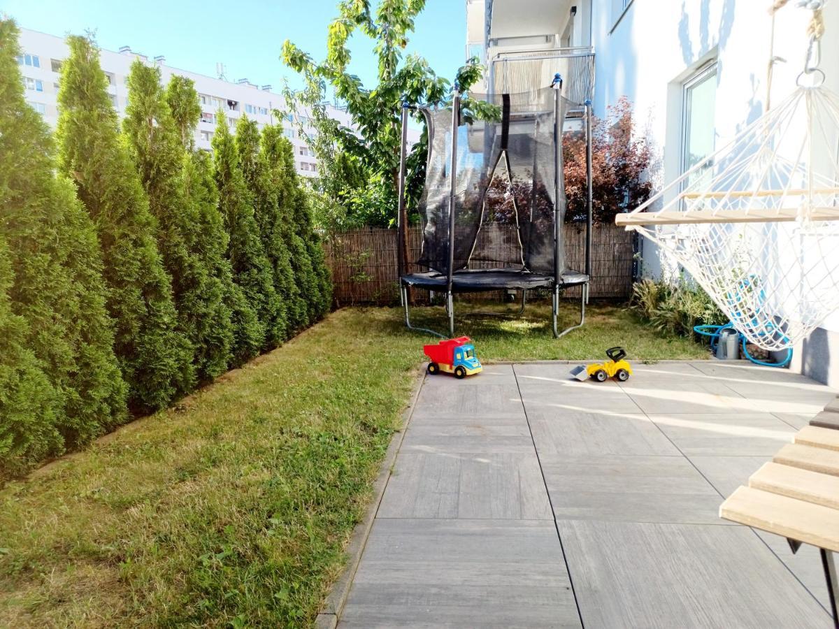 Sunny Sleeps 4 By The Beach With Garden Patio - Gdansk Przymorze Appartement Buitenkant foto