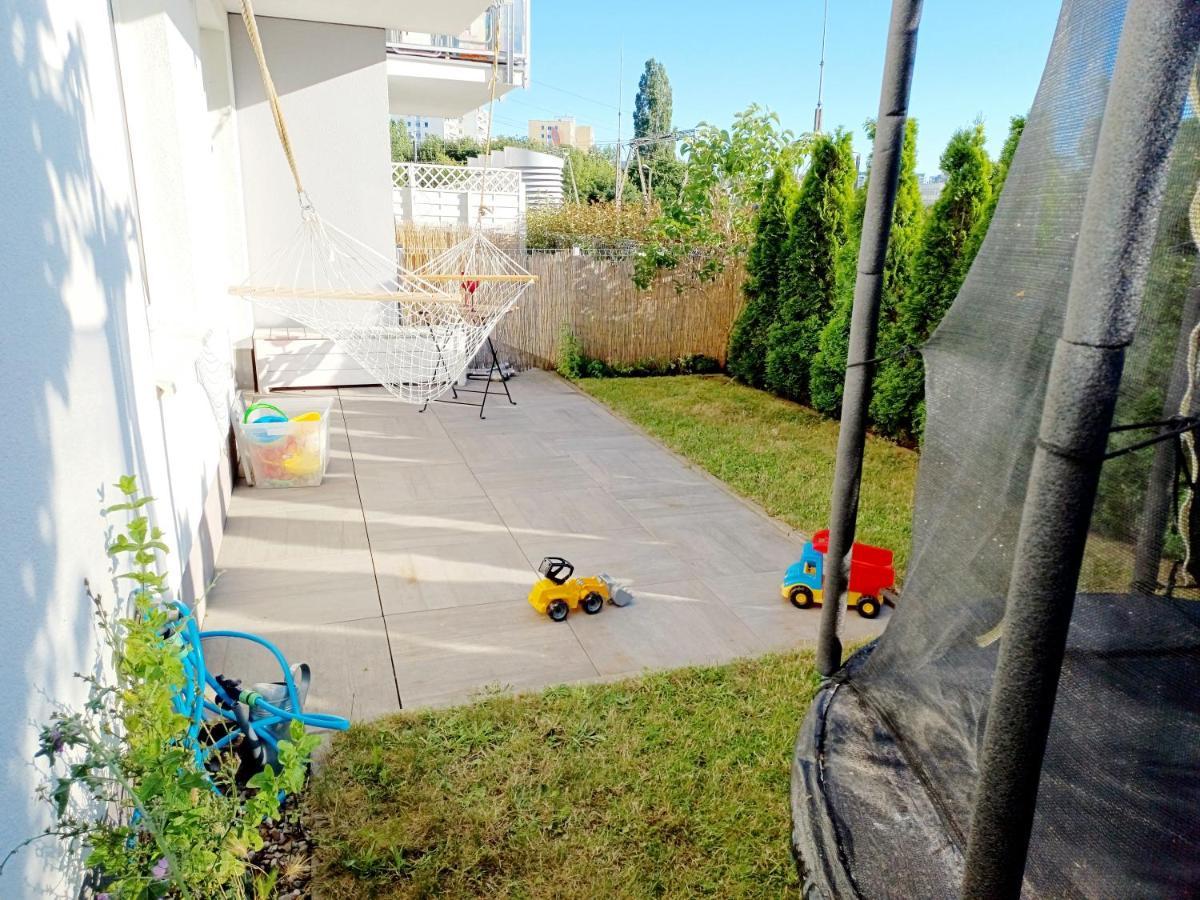Sunny Sleeps 4 By The Beach With Garden Patio - Gdansk Przymorze Appartement Buitenkant foto