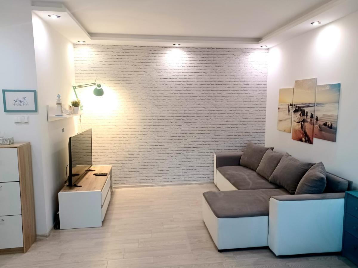 Sunny Sleeps 4 By The Beach With Garden Patio - Gdansk Przymorze Appartement Buitenkant foto